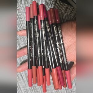 Glamorous Lip Liner Set - Vibrant Pink and Red Shades